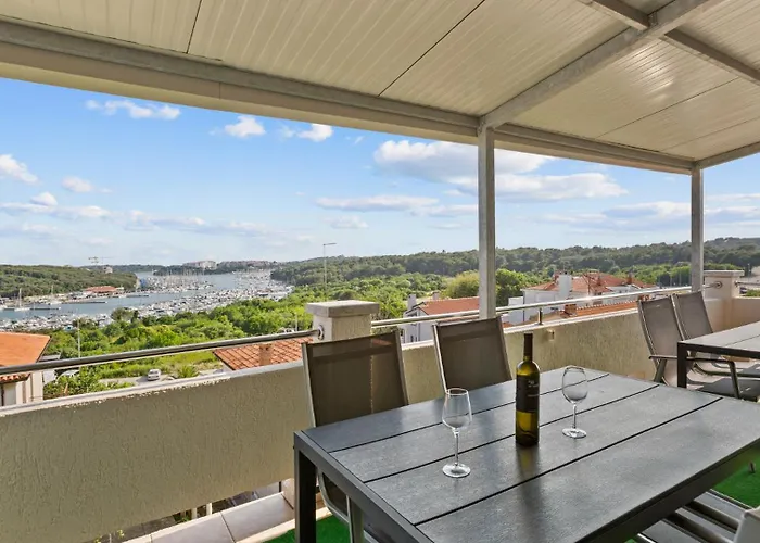 Petrinic-sea View & Pool By Guide Daire Pula