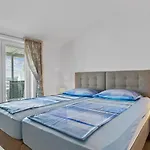Petrinic-sea View & Pool By Guide פולה