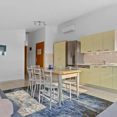 公寓 Petrinic-sea View & Pool By Guide